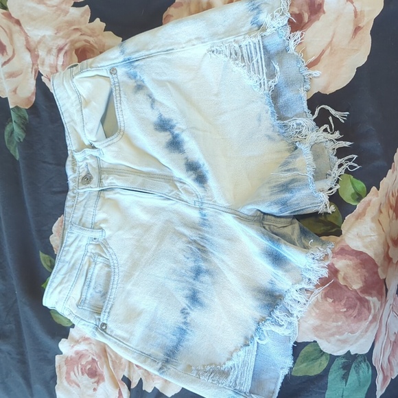 American Eagle  Light Blue Mom Jean Shorts - Picture 1 of 4